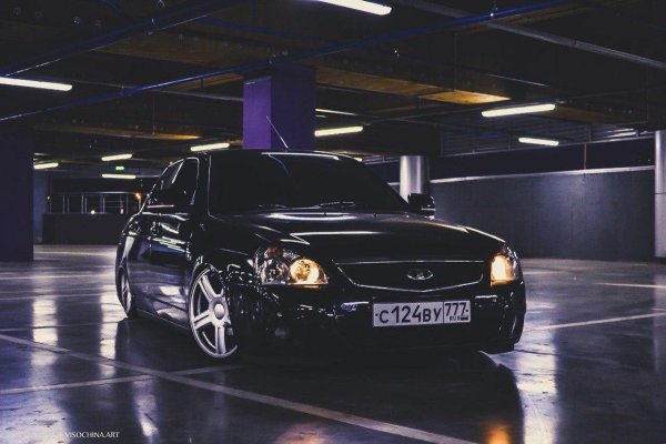 Тюнингованная Приора ночью