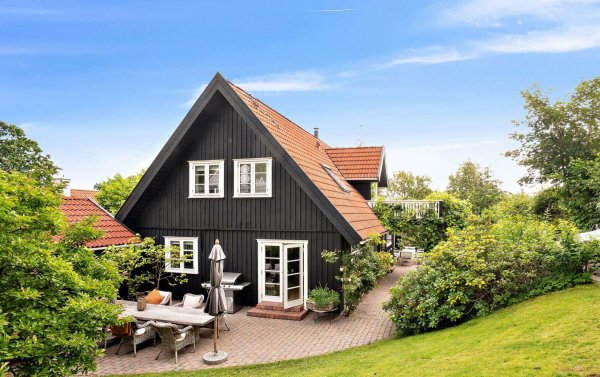 Современный деревенский домик