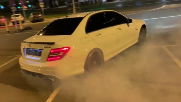 Шашки по городу на машине