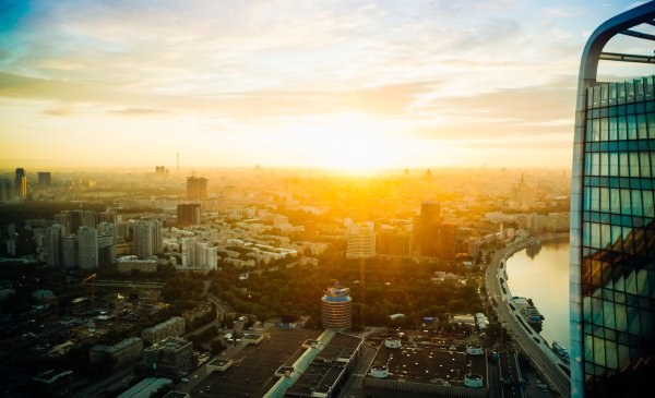 Вид из окна на город