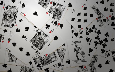 Игральные карты на столе