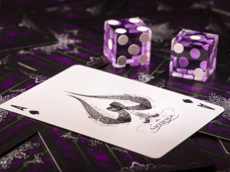 Игральные карты на столе