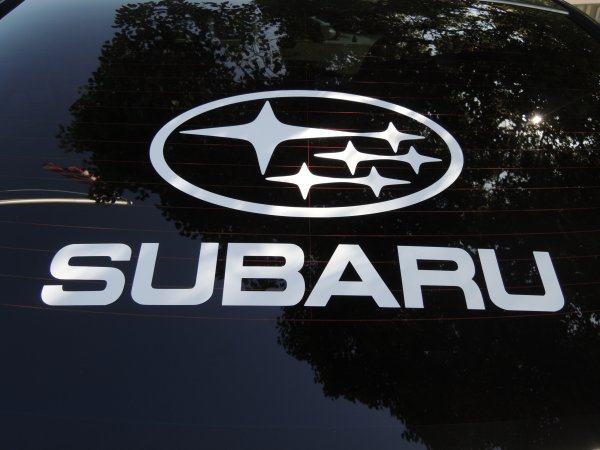 Эмблемы автомобиля Субару