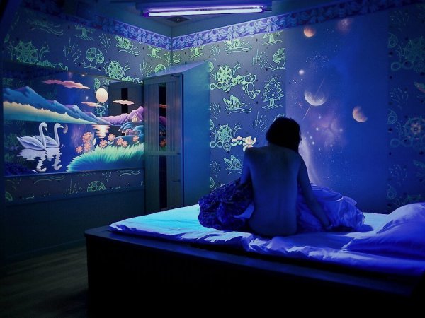 Неоновая краска для стен