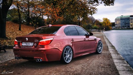 BMW m5 e60 красная