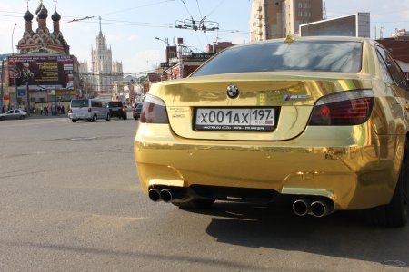 BMW m5 e60 Золотая