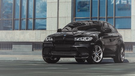 Черный BMW x6 m 2013