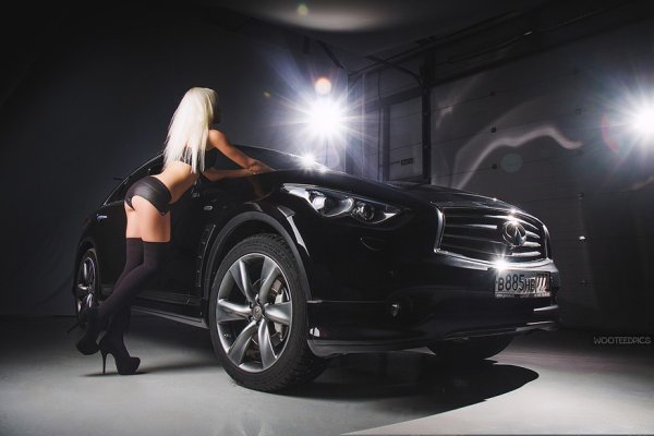 Infiniti qx70 и девушка