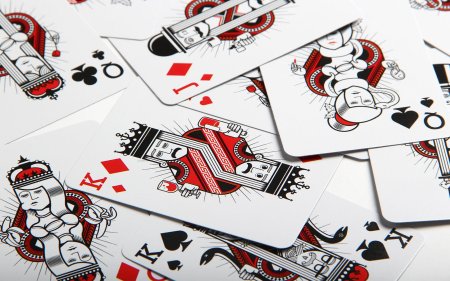 Игральные карты в стиле Минимализм