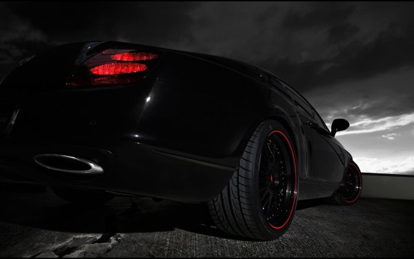 Машины в темных тонах