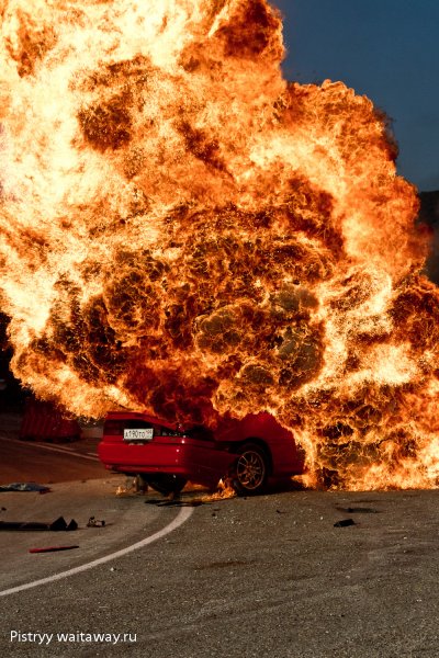 Горящая машина