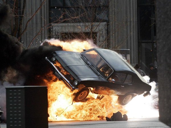 Горящая машина