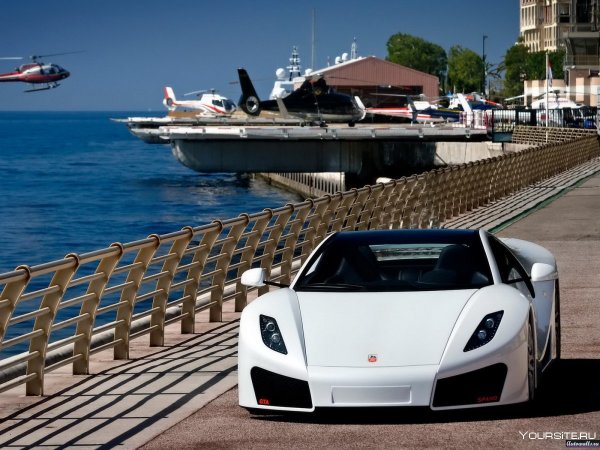 Крутая тачка на море