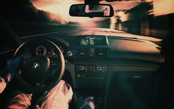 За рулем БМВ