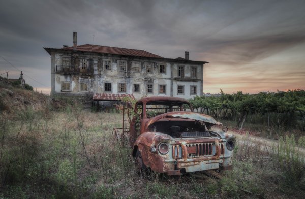 Развалины машины