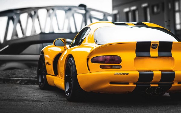 Dodge Viper желтый
