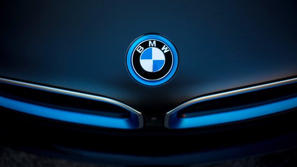 BMW i8 logo