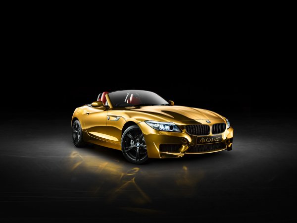 Золотой автомобиль