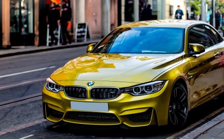 BMW m5 желтая