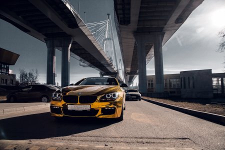 Золотая БМВ обои