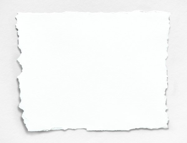 Обрывок бумаги на прозрачном фоне