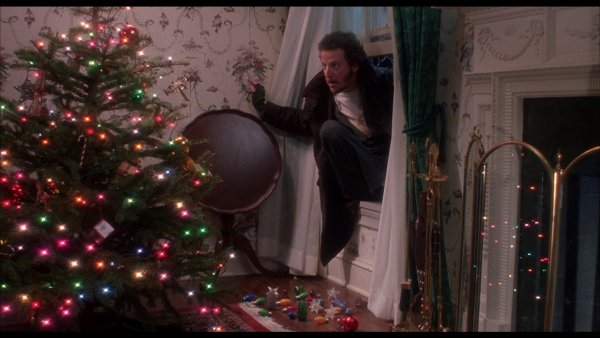 Один дома сцена с пауком