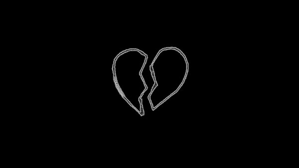 Половина сердца на черном фоне