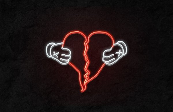 Разбитое сердце на черном фоне