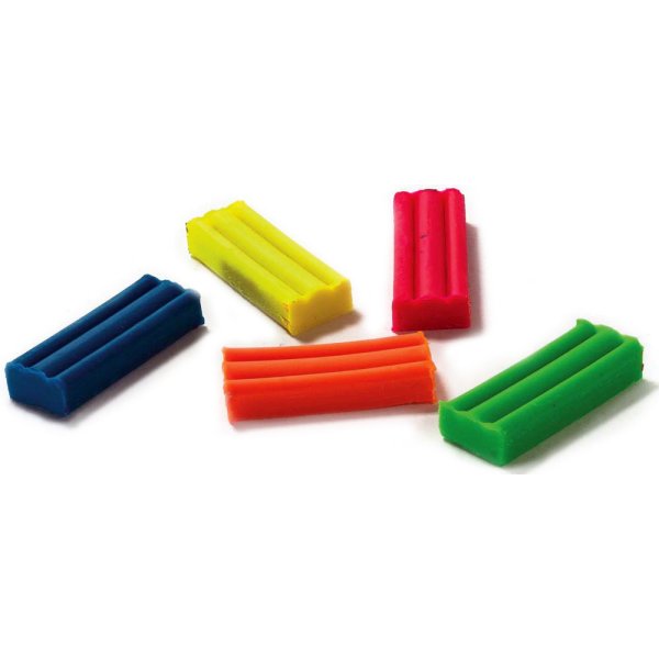 Пластилин на белом фоне