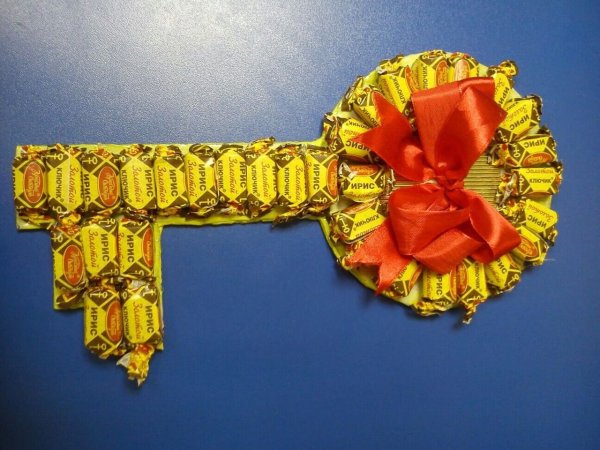 Поделка-подарок на 1 сентября «Золотой ключик к знаниям» | Поделки с детьми