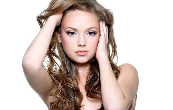 Девушка на белом фоне