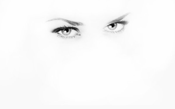 Женское лицо на прозрачном фоне