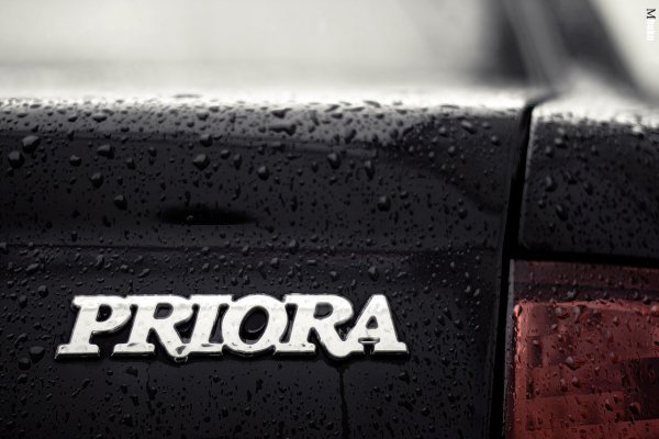 Лада Приора надпись