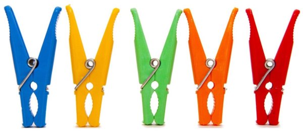 Прищепка на прозрачном фоне