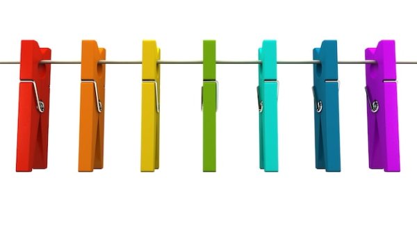 Прищепка на веревке без фона