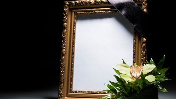 Траурная рамка с лентой