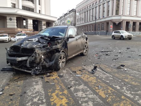 Разбитая BMW e60