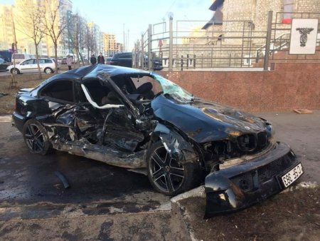 Разбитая БМВ м5 е60 в хлам