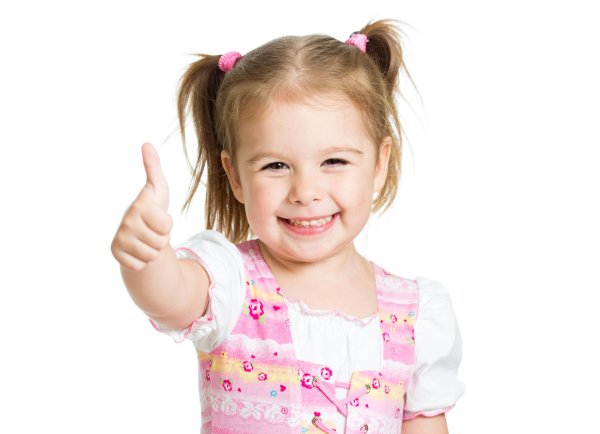 Девочка улыбается