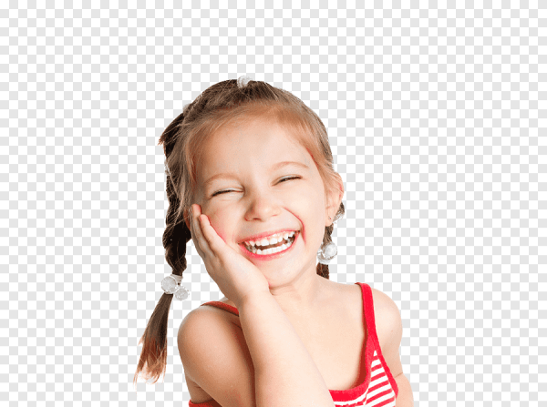 Девочка улыбается