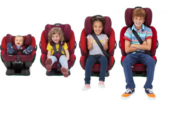 Ребенок в детском кресле