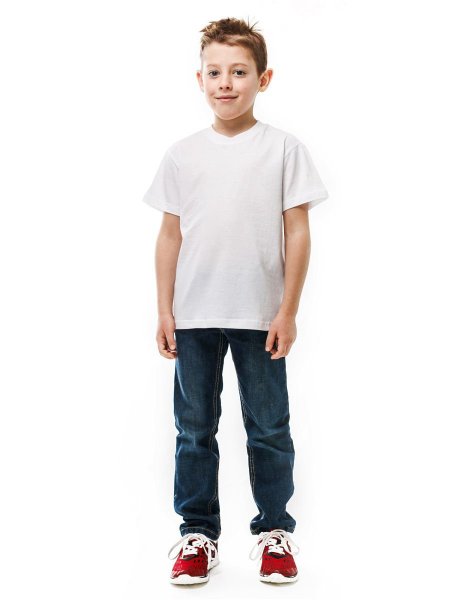 Мальчик на белом фоне