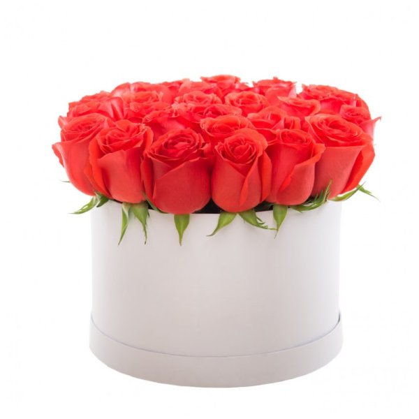 Шляпная коробка с красными розами