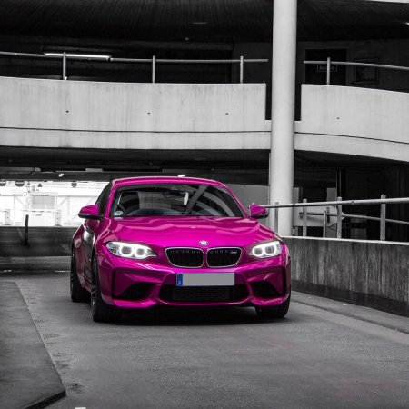 Розовая БМВ м5