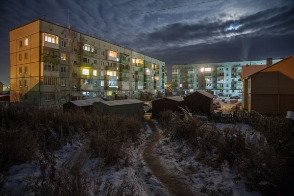 Двор панелек в России