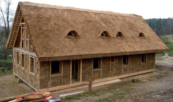 ЭКОДОМ из соломенных панелей