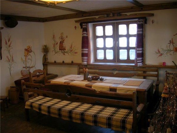 Интерьер старого саманного дома