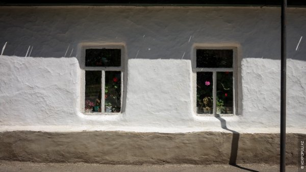 Старый саманный дом