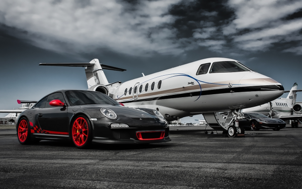 Частный самолет и авто