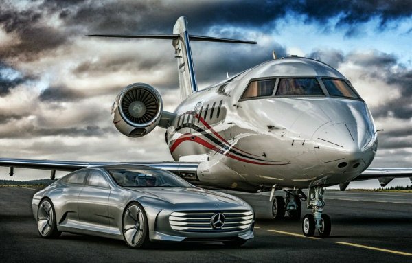 Самолет Мерседес Бенц